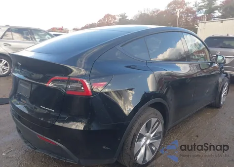 2022 Tesla Model Y Long Range Dual Motor All-Wheel Drive z USA, uszkodzony, nr VIN 7SAYGDEE7NA008549